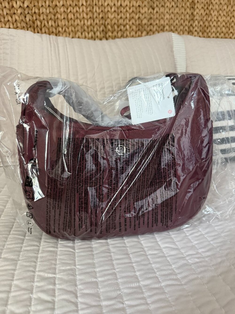 Lululemon Shoulder Bag - Burgundy 4L (New with Tags) - Picture 2 of 6